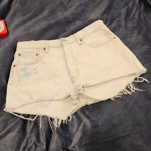 Light wash, button fly, distressed high waist Levi's jean shorts size 31!